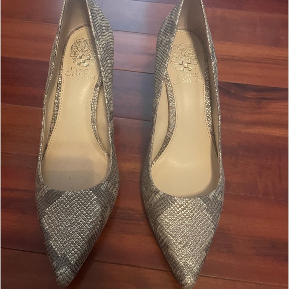 Vince Camuto Shoes - NWT VINCE CAMUTO SNAKESKIN PUMPS